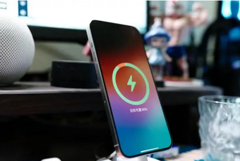彭泽苹果15换屏服务分享用什么充电器给iPhone15充电更好 